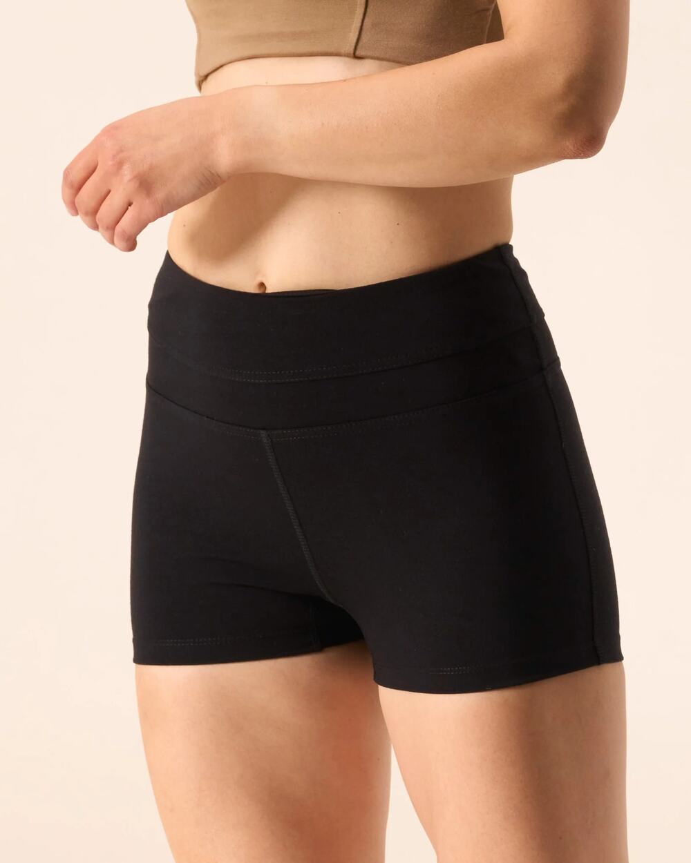 Lululemon Mid-Rise Groove Shorts 5" Women's Size 4 Black Stretch Yoga Athletic